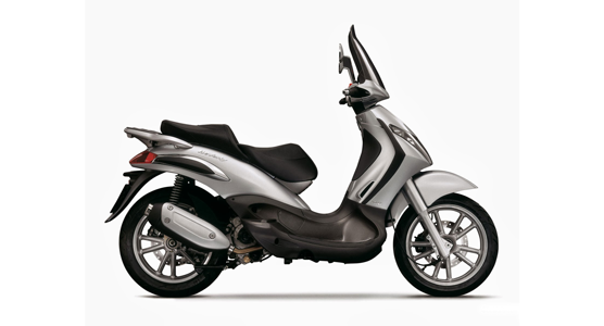 aequamoto-rent-a-scooter-vico-equense-piaggio-beverly-250cc