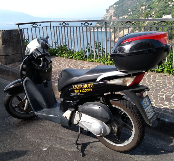 aequamoto-rent-a-scooter-vico-equense-honda-sh-125cc