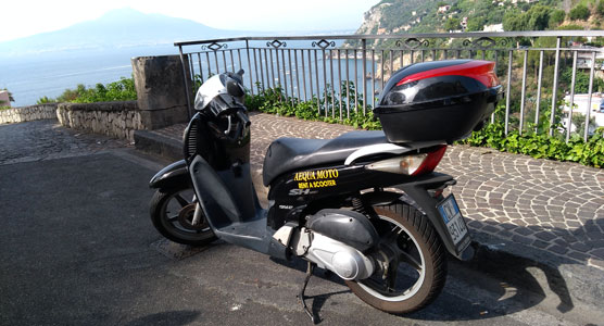 aequamoto-rent-a-scooter-vico-equense-honda-sh-125cc