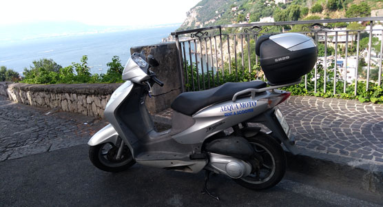 aequamoto-rent-a-scooter-vico-equense-honda-dylan-125cc