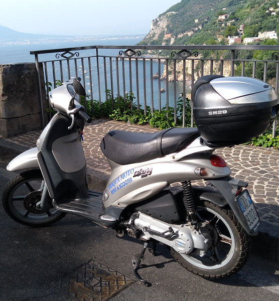 aequamoto-rent-a-scooter-vico-equense-piaggio-liberty-50cc