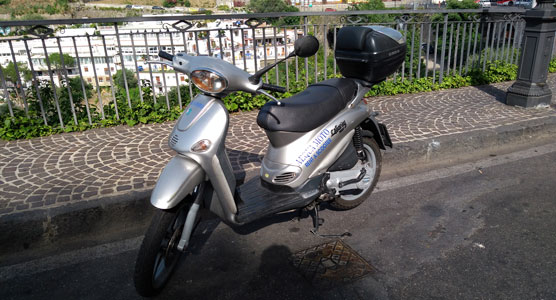 aequamoto-rent-a-scooter-vico-equense-piaggio-liberty-50cc-01
