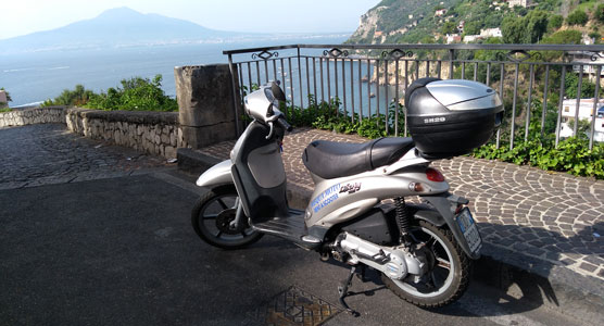 aequamoto-rent-a-scooter-vico-equense-piaggio-liberty-50cc-01