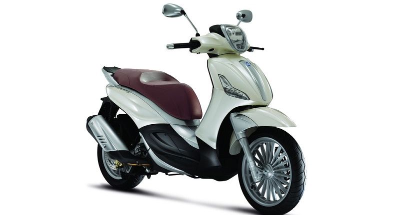 aequamoto-rent-a-scooter-vico-equense-piaggio-beverly-300cc