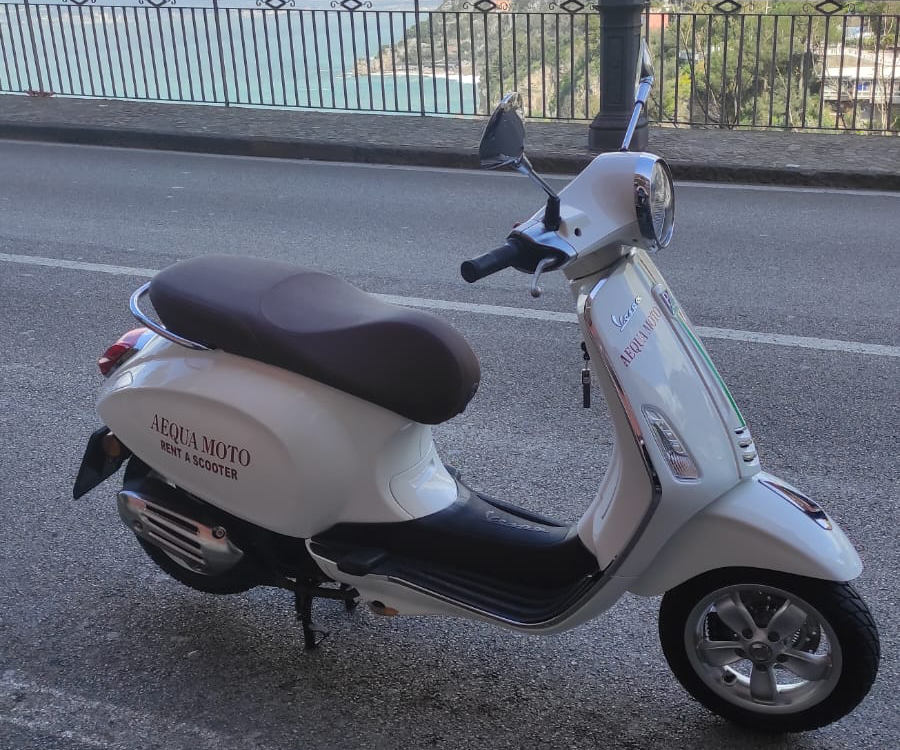 aequa-moto-rent-a-scooter-vico-equense-vespa-primavera-125cc