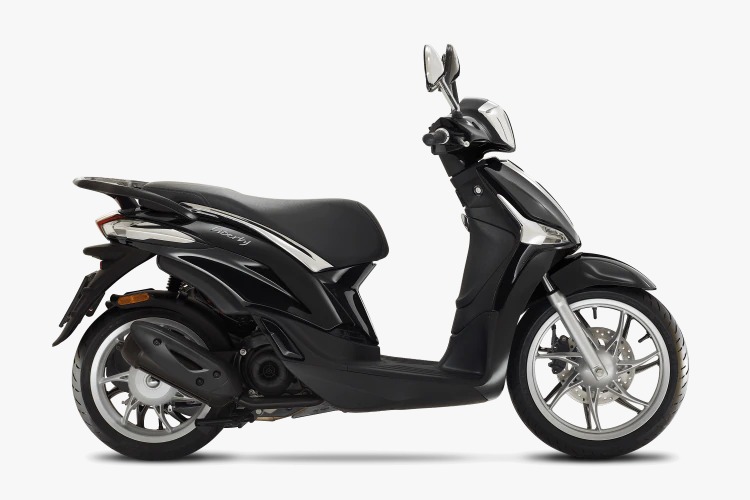 aequamoto-rent-a-scooter-vico-equense-piaggio-liberty-50cc